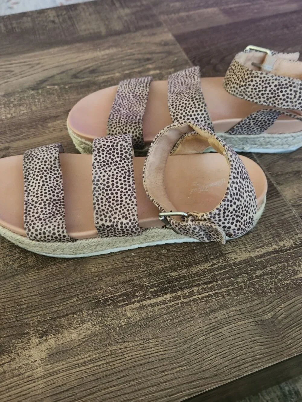 Universal Thread Annie platform sandals: leopard print - size 9 womens